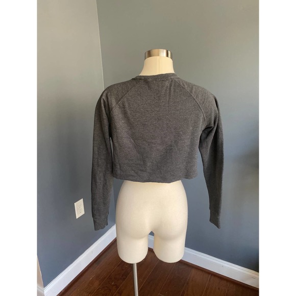 Fila gray cropped crewneck, size small - Picture 4 of 7